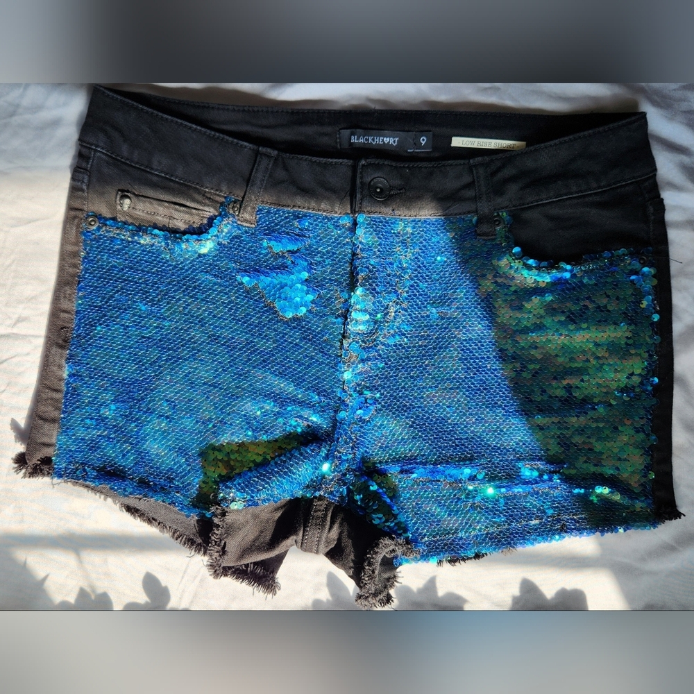 Women's Blackheart Hot Topic Sequin Low Rise Shorts Size 9 - Picture 5 of 6